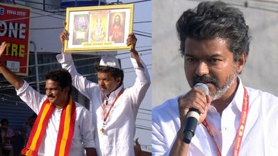 விவசாயக் கடன் தள்ளுபடி செய்யப்படும்.. நெசவாளர்களுக்கு ரூ.10 லட்சம் காப்பீடு.. திருப்பூரில் விஜய் வாக்குறுதிகள்