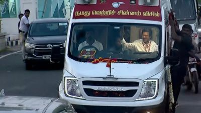 பிரசாரத்தை திடீர் திடீரென ரத்து செய்யும் விஜய்! புரசைவாக்கம் ரோடு ஷோவும் ரத்தால் தொண்டர்கள் ஏமாற்றம்