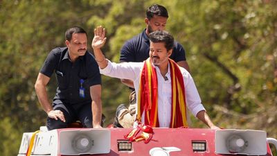 எடப்பாடியில் இரவோடு இரவாக விஜய்யின் தவெக அதிரடி முடிவு.. அதிர்ச்சியில் அரசியல் கட்சிகள்! பரபரப்பு