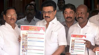 1,000 புது மினி பேருந்துகள்.. சென்னைக்கான திமுக தேர்தல் அறிக்கையை வெளியிட்டார் முதல்வர் ஸ்டாலின்!