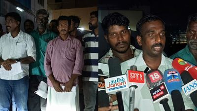 திமுக கூட்டணிக்கு வாக்களிக்க கூறி தேவாலயங்களில் நோட்டீஸ்.. குமரி ஆயர் இல்லத்தை முற்றுகையிட்ட மக்கள்