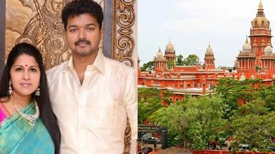 Vijay: மனைவி சங்கீதாவுக்கு ரூ.12 கோடி கடன்.. விஜய்க்கு புதிய சிக்கல்? சென்னை ஐகோர்ட்டில் வழக்கு