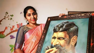 அரசியல்வாதி- வழக்கறிஞர்- சாதிமறுப்பு திருமணம்! நாம் தமிழரில் வீரப்பன் வாரிசு! யார் இந்த வித்யா ராணி?