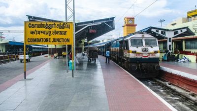 யூடியூபரை பார்க்க கோவை டூ சென்னை..  4 பள்ளி மாணவிகள் செயல்.. பெற்றோர் அறிய வேண்டிய பாடம் 