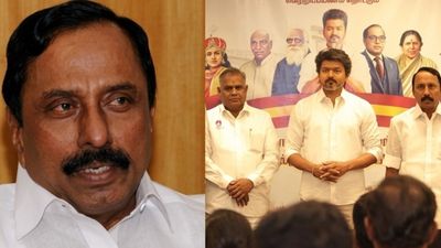 கண்டுக்க கூட இல்லையே.. செங்கோட்டையன் கோட்டையை எட்டிகூட பார்க்காத விஜய்.. பிரச்சாரமே செய்யலையே.. ப்ச் 
