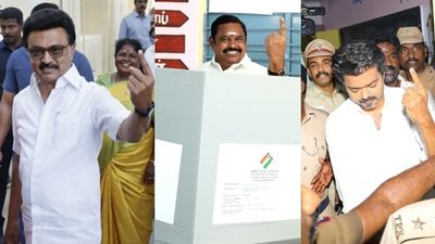குறுக்கே இந்த கெளசிக் வந்தா? ஒட்டுமொத்தமாய் ஆட்டத்தைக் கலைத்த விஜய்! தீவிர யோசனையில் திராவிட தலைகள்!