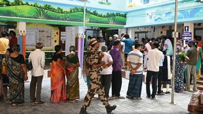6 மணிக்கு மேல் ஓட்டு போடவே முடியாதா? வாக்குச்சாவடியில் காத்திருப்பவர்கள் என்ன செய்யலாம்?