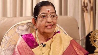 90 வயதில் வாக்களிக்க வந்த.. பாடகி சுசீலாவுக்கு ஏமாற்றம்! அதிகாரிகளின் பதிலால் அப்செட்!