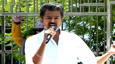 3 மாத மவுனத்துக்கு பிறகு ஜனநாயகன் பற்றி முதல்முறையாக பேசிய விஜய்.. ஆனால் பாஜக பற்றி ‘கப்சிப்’!