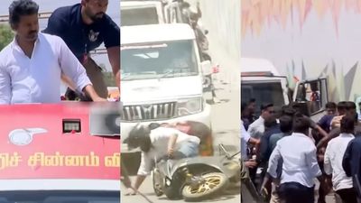 திருச்சி ரோடு ஷோவில்.. வேனில் இருந்து எகிறி குதித்து ஓடிய விஜய்.. பதறிய பவுன்சர்கள்.. யாரந்த பெண்?