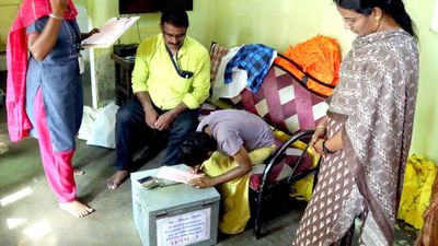 மூத்த குடிமக்கள் வீட்டில் இருந்தே வாக்களிக்கலாம்.. சென்னையில் 3 நாட்களுக்கு தபால் வாக்கு சேகரிப்பு