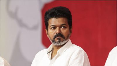 ஜஸ்ட் மிஸ்ஸில் தப்பிய விஜய்.. கூடுதல் பிரமாண பத்திரத்தை தாக்கல் செய்து கிரேட் எஸ்கேப்!