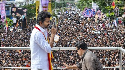 வில்லிவாக்கத்திலிருந்து.. தி.நகருக்கு 1 மணி நேரத்தில் போக முடியாதாம்! பரப்புரையை ரத்து செய்த விஜய்!