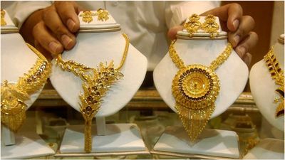 காலையில் ஷாக் கொடுக்க காத்திருக்கும் தங்கம்.. சர்வதேச சந்தையில் நடந்த தலைக்கீழ் மாற்றம்!