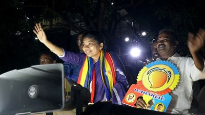 தவெகவினரை தெறித்து ஓடவிட்ட திலகபாமா! பெரம்பூரில் நடந்த சுவாரசிய சம்பவம்.. தேர்தல் சலசலப்பு!