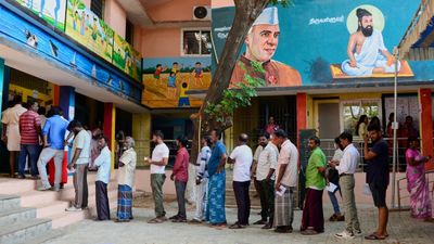 கூட்டம் கூட்டமா ஓட்டு போட போறாங்கன்னு கிளப்பி விட்டார்களே! ஜஸ்ட் 11 லட்சம் ஓட்டுதான் அதிகம்