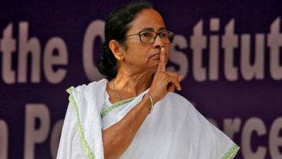 EXIT POLL: 110ல் சுருக்கப்பட்ட மம்தா பானர்ஜி! மேற்கு வங்கத்தில் வீசிய பாஜக புயல்! நம்பரை பாருங்க