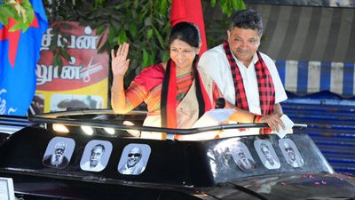 கனிமொழி சொன்ன அந்த தமிழகத்தைச் சேர்ந்த ஆளுநர் யார்? அமித்ஷா போஸ்டிங் தருவாராமே! மதுரையில் பரபரப்பு