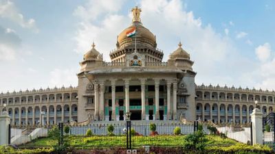 குழந்தைகளுக்கு School fees கட்டமுடியாமல் தவிக்கும் அரசு ஊழியர்கள்.. மார்ச் மாத சம்பளத்தை போடாத கர்நாடக அரசு