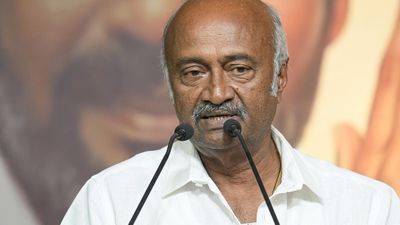 நடிகர் அரசியல்வாதியாக கூடாதா? அதுவும், ஓம் சக்தி... பராசக்தி டயலாக்.. வில்லங்க கேள்விக்கு MS பாஸ்கர் பதிலடி