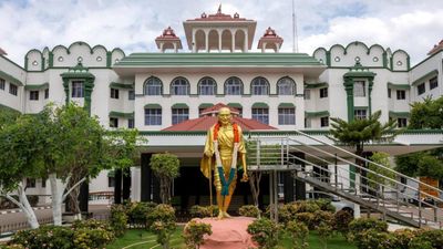 ஆணவப் படுகொலைகளை தடுக்க சிறப்பு சட்டம் இயற்ற அரசுக்கு உத்தரவிட முடியாது - ஐகோர்ட் கிளை ஆணை!