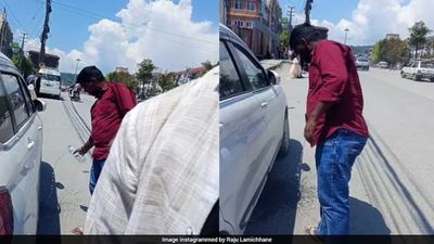 இது இந்தியா இல்லை..  நேபாளத்தில் குட்கா போட்டு துப்பிய சுற்றுலா பயணிகளுக்கு மறக்க முடியாத சம்பவம் 