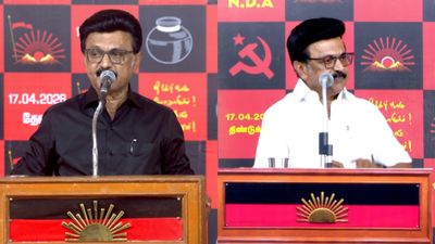 பட்டாசு சிதறுது! டெல்லியில் இருந்து சேதி வந்ததுமே கறுப்பு சட்டையை மாற்றி வெள்ளை சட்டை போட்ட ஸ்டாலின்