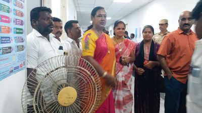 ஓட்டு போட வந்த பிரேமலதாவிடம் வாக்காளர்கள் வைத்த கோரிக்கை.. உடனே ஏற்பாடு.. சில்லுனு ஆன சாலிகிராமம்