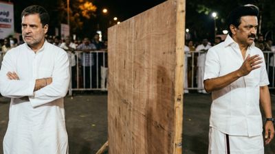 அப்செட்டில் ஸ்டாலின்.. ராகுல் பிரசாரத்திற்கு வராததால் காங்கிரஸின் 28 தொகுதிகளிலும் சிக்கல்.. பின்னணி