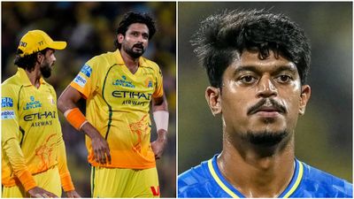 எல்லாம் நல்லா போகுதுனு சொல்லி முடிக்கல.. காயத்தால் விலகிய கலீல் அஹ்மத்.. CSKவில் மாற்று வீரர் யார்?