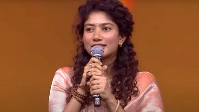 பொய் செய்தியால் உடைந்து விட்டேன்.. அந்த சம்பவம் ரொம்ப பாதித்துவிட்டது! நடிகை சாய் பல்லவி உருக்கம்