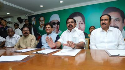  27ல் எத்தனை சீட்களில் பாஜகவுக்கு வெற்றி வாய்ப்பு? டெல்லி மேலிடம் கேட்ட ரிப்போர்ட்.. பரபர!