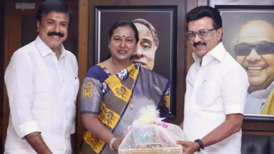 பஞ்சாயத்து.. பிரசாரம்.. அனல் பறக்கும் 'கேப்டன்' கோட்டை! பிரேமலதா முடிவால் அப்செட்டில் உடன்பிறப்புகள் 