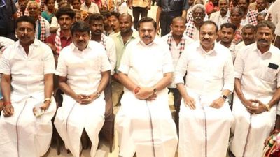 Operation 6: விராலிமலை திமுக வேட்பாளரின் அண்ணன் அதிமுகவில் ஐக்கியம்! தட்டி தூக்கிய மாஜி அமைச்சர்!