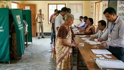 வாக்காளர்கள் கவனத்திற்கு.. வாக்குச்சாவடி மையத்தில் தடை செய்யப்பட்ட பொருட்கள்