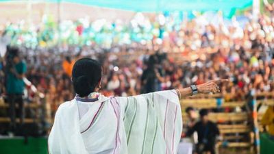  அனல் பறக்கும் மேற்கு வங்க சட்டசபை தேர்தல் களம்.. இன்று மாலையுடன் ஓய்கிறது பிரச்சாரம்!
