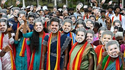 அடுத்த முதல்வர் விஜய்தானாம்!அடித்துச் சொல்லும் ஜோதிடம்! மே 4-இல் அரசியல் பூகம்பம் வெயிட்டிங்?
