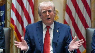 அதிபர் பதவியை இழக்கும் டிரம்ப்? களத்தில் இறங்கிய அந்த 70 பேர் + மாஜி அமெரிக்க உளவு துறை தலைவர்!