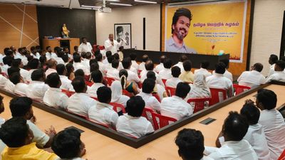 விஜய்க்கு வந்த திடீர் பயம்.. தவெக வேட்பாளர்களுக்கு மேஜர் உத்தரவு.. அச்சுறுத்தும் குதிரை பேர அரசியல்!
