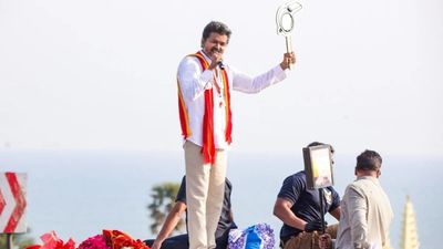அடேங்கப்பா Axis My India கணிப்பு! 120 தொகுதிகளுக்கு கூட பிரச்சாரம் செய்யாத விஜய்! எப்படி சாத்தியம்?