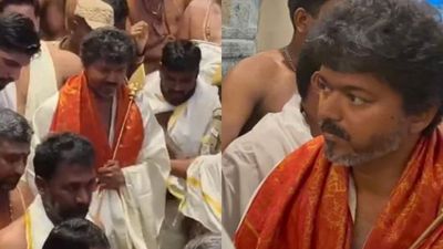 திருச்செந்தூர் கோவிலில்.. விஜய் நடத்திய சத்ரு சம்ஹார பூஜை! இதற்கு முன் யாரெல்லாம் செய்து இருக்காங்க?