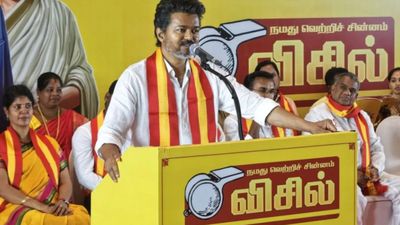 ரகசிய இடத்திற்கு மாற்றம்? குதிரை பேர அச்சத்தில் தவெக? விஜய் முக்கிய முடிவு.. 6 பிரம்மாஸ்திரம்! 
