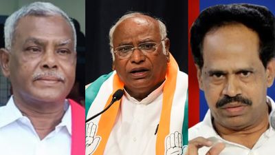 திருப்புமுனையை ஏற்படுத்திய கார்கே போன் கால்.. கம்யூனிஸ்ட் கட்சிகள் முடிவுக்கு பின்னணி என்ன
