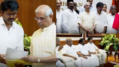 விஜய்கிட்ட பேசுறீங்களா! வீட்டிலுள்ள சுட்டிகளுக்கு வீடியோ கால் செய்த தலைவர்கள்! ராஜ்பவனில் சுவாரசியம்