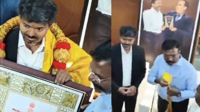 ரத்தன் பண்டிட் தவெக செய்தித் தொடர்பாளர்.. ஜோதிடராக இருப்பதால் பிரச்சினையில்லை.. விஜய்யை சந்தித்த பின் திருமா பேச்சு