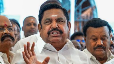 ஒன்று கூடிய அதிமுக சீனியர்ஸ்.. எடப்பாடி பழனிசாமிக்கு எதிராக ஒலிக்கும் கலகக்குரல்.. பஞ்சாயத்து ஆரம்பம்! 