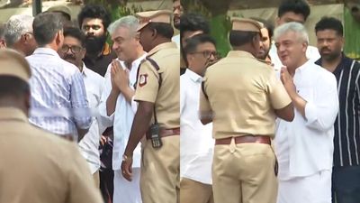 தாய் இறந்த துக்கத்திலும்! பாதுகாப்பு கொடுத்த போலீஸாருக்கு கையெடுத்து கும்பிட்டு நன்றி சொன்ன அஜித்