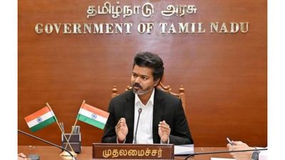 இருந்தாலும் சிஎம் ரொம்ப ஸ்ட்ரிக்டு! 10 மணிக்குள் அட்டனன்ஸ் போடும் ஆபிசர்ஸ்! தலைகீழான தலைமை செயலகம்!