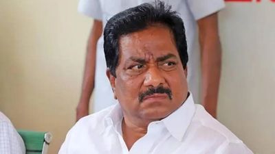 வாக்கு எண்ணிக்கையின் போதே.. 3 செல்போன்களை உடைத்த மூர்த்தி.. தவெகவினர் கொடுத்த அலப்பறை! 