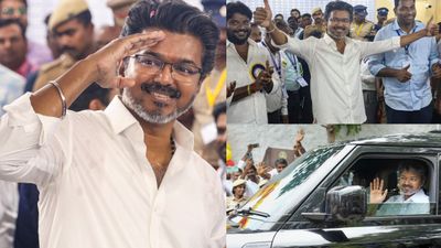 இன்று ஆளுநரை சந்திக்க போகும் விஜய்! ஆட்சி அமைக்க உரிமை கோருகிறார்! 